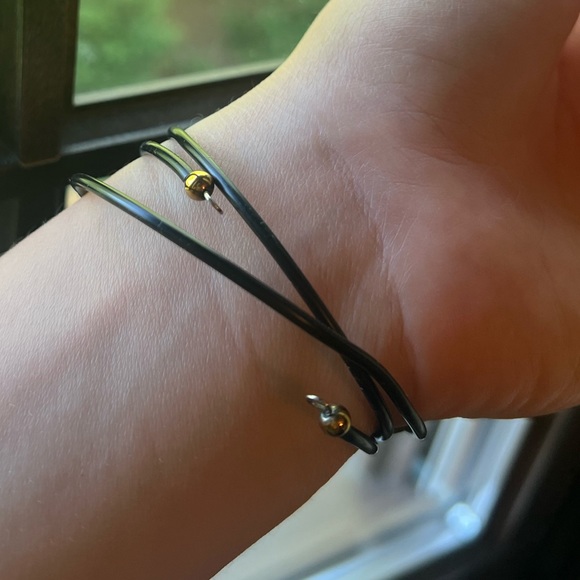 Beautiful black and gold sparkles stretchy wrap around bracelet - Picture 5 of 5